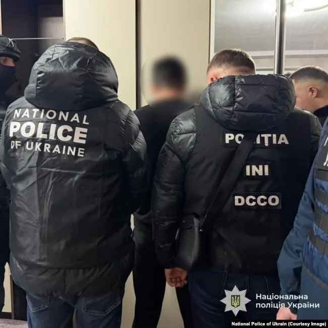 Кадри зі спільної операції молдовської та української поліції під назвою «Енігма 2.0»