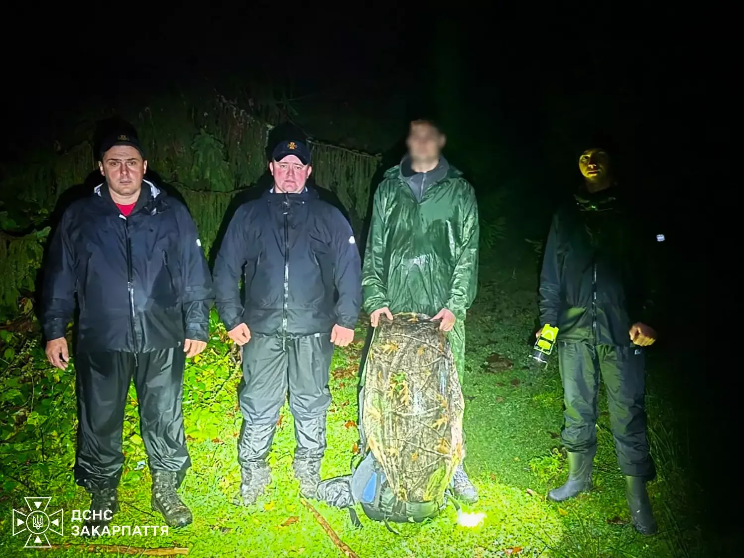На Рахівщині рятувальники розшукали туриста, який заблукав у горах
