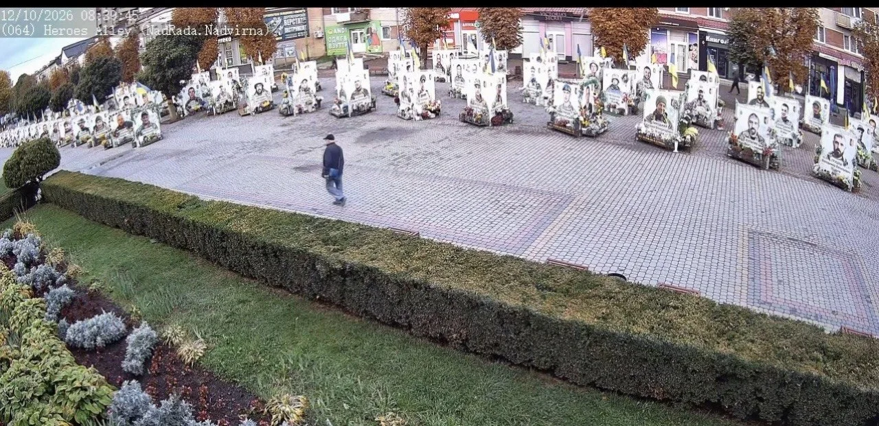 У Надвірній знову крадуть лампадки біля банерів полеглих Героїв