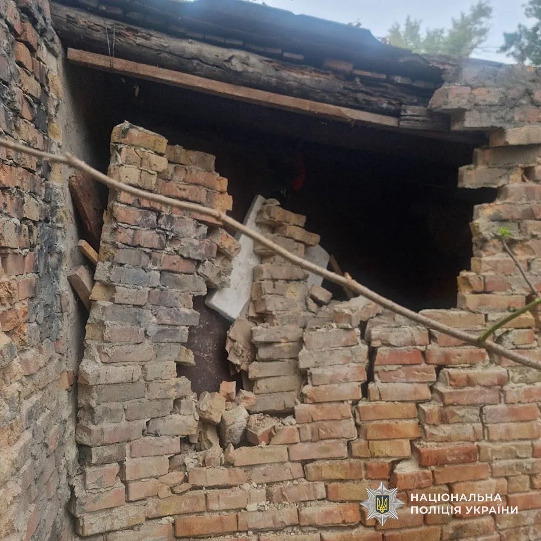 Поліція показала наслідки російських атак на Дніпропетровщину: загинула дитина, є поранені - 11.10.2026