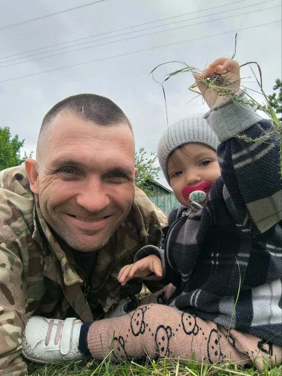 Нацгвардієць Микола Головний із дочкою Аріною. Фото з архіву сімʼї