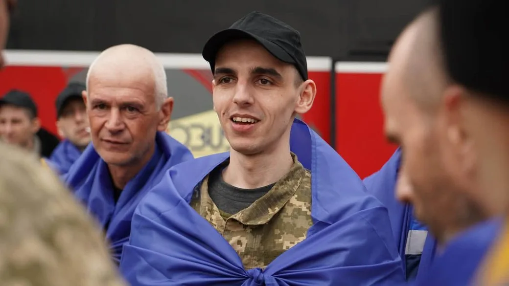 Захисник із Мукачева повернувся з російського полону після чотирьох років неволі