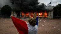Протести у Франції: є затримані та постраждалі поліцейські
