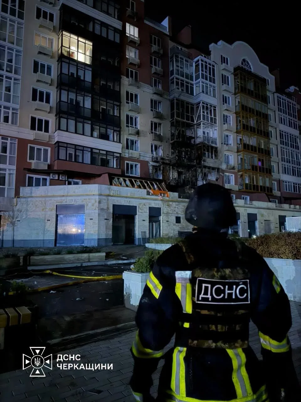 На зображенні може бути: швидка допомога, вулиця і текст
