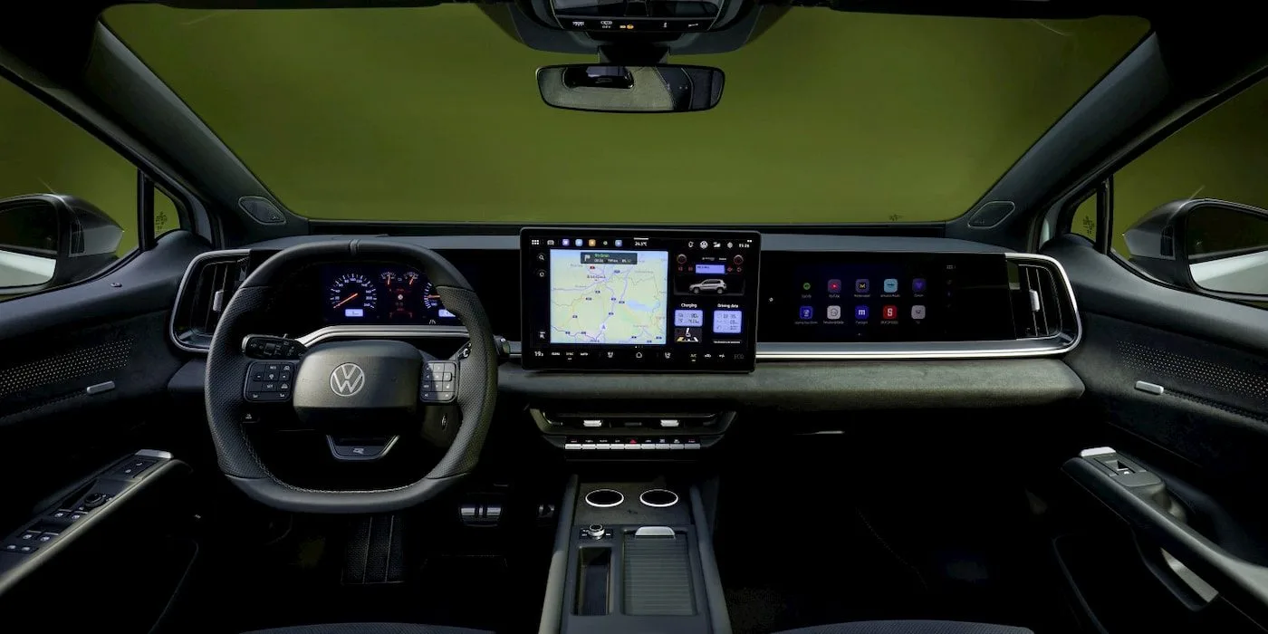 Салон нынешнего Volkswagen ID. Buzz с сенсорными экранами