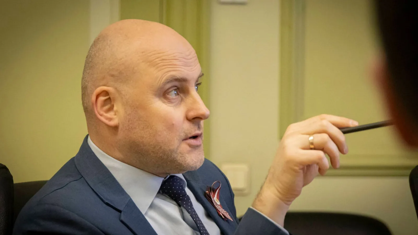 Прем’єр Латвії закликав європейців відмовитись від одного пива на рік, щоб допомогти Україні