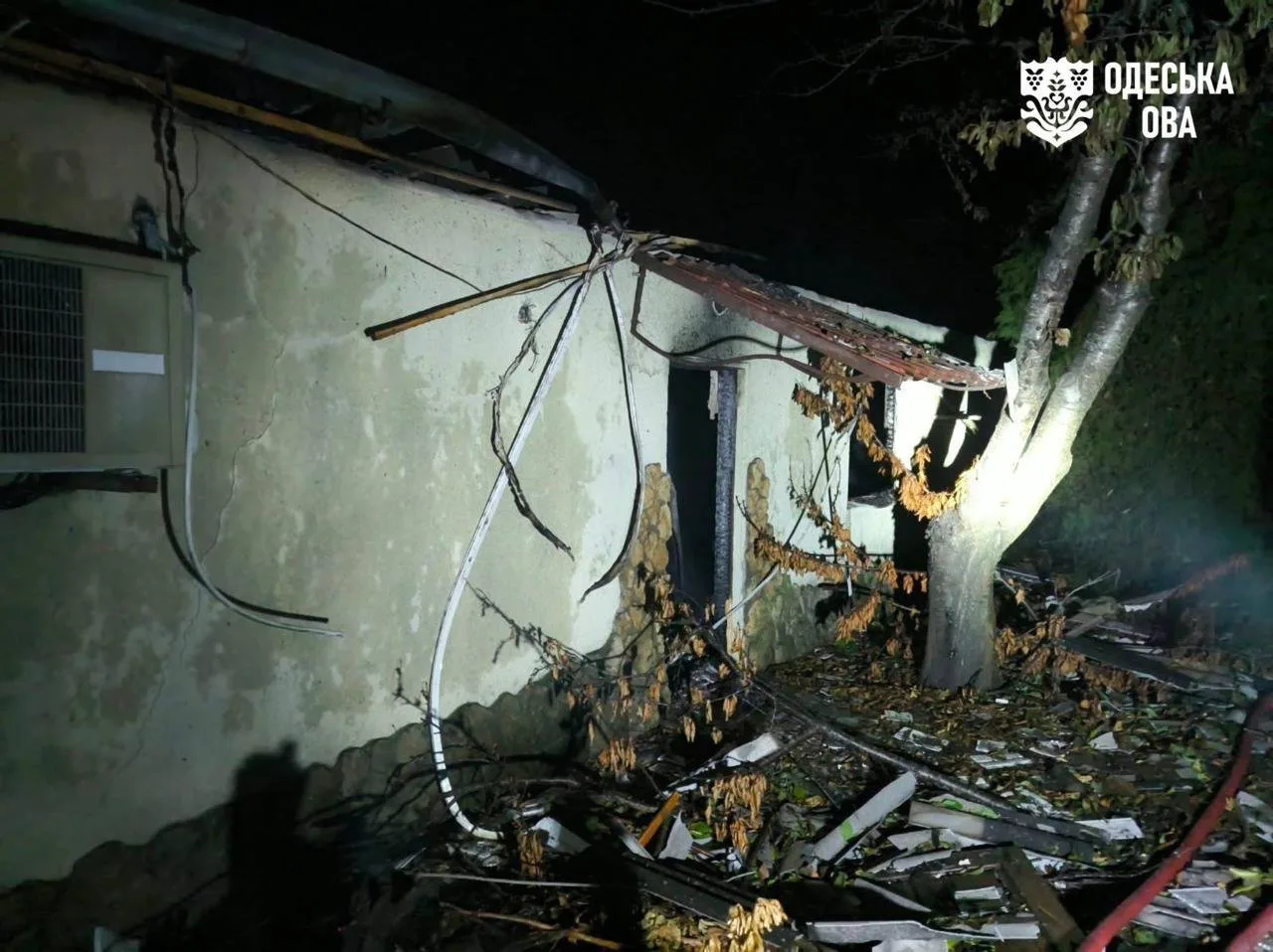Пошкоджено будівлю після атаки на Одещину