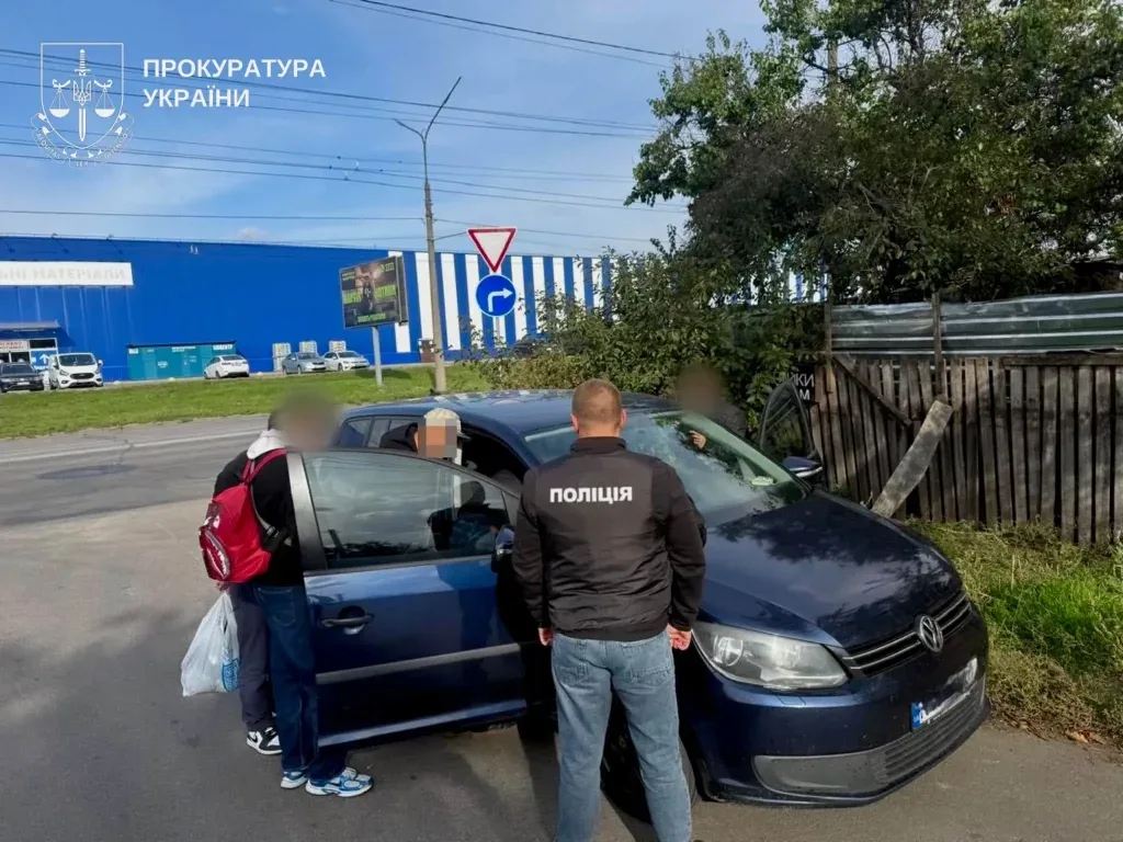На Київщині викрили трьох посадовців на вимаганні хабарів по 3 тисячі доларів
