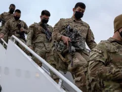 США вивели B-1 з бази у Британії через загрозу: у Вашингтоні згадали "Павутину"