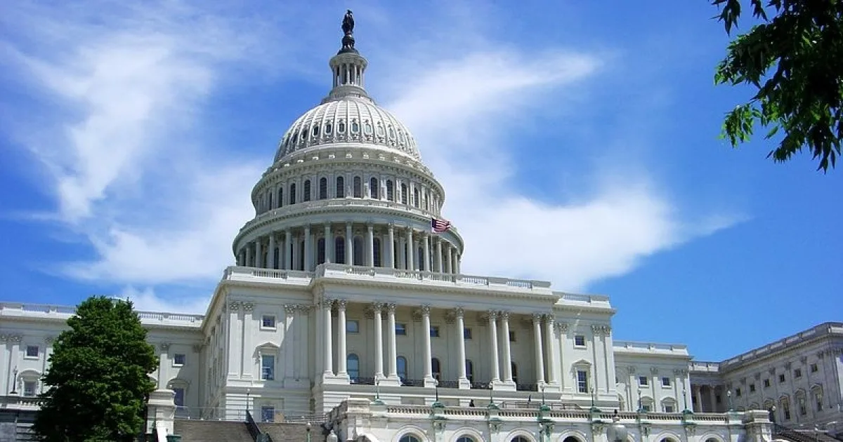 У США сенатори від обох партій вимагають від Трампа скасувати дозвіл на імпорт російського дизелю