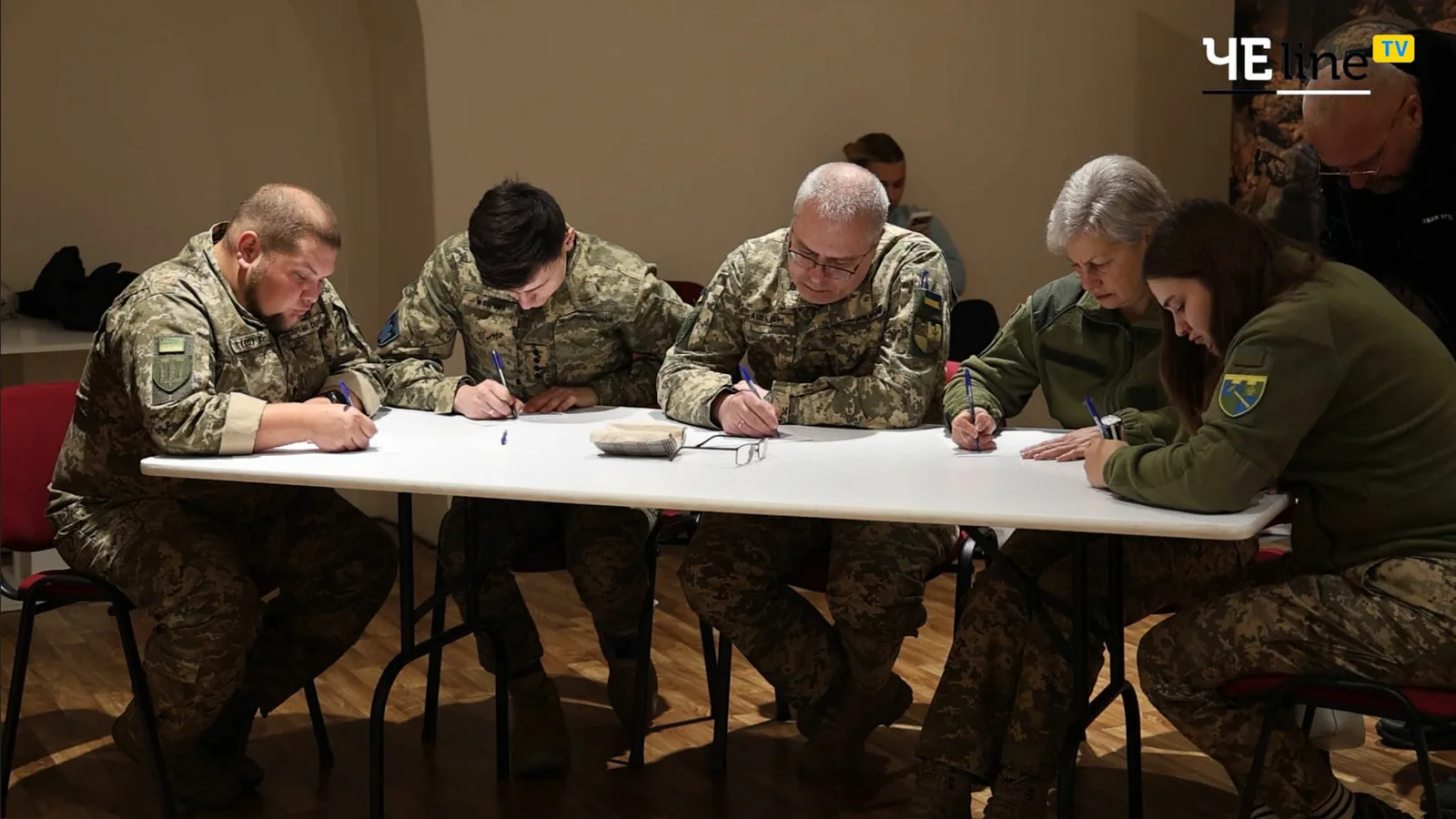 У чернігівському укритті бійці ТРО «Північ» написали Радіодиктант єдності (Відео)