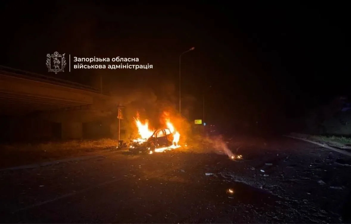 РФ атакувала міст через Дніпро у Запоріжжі. Серед постраждалих – працівники гуманітарної організації