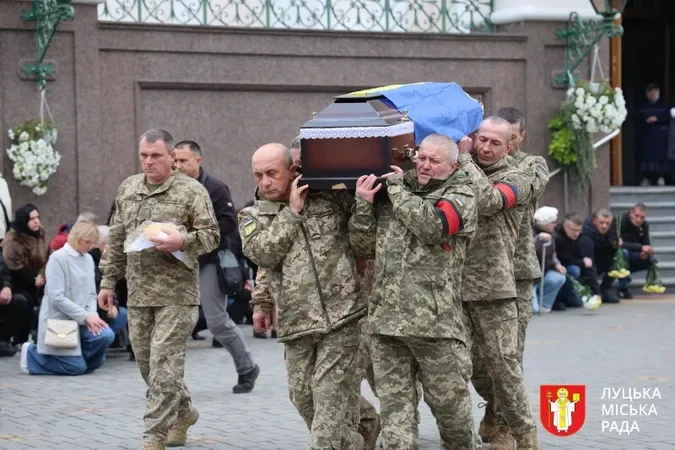 У Луцьку попрощалися із 46-річним захисником Євгеном Писаренком (фото)