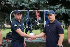 Рятувальникам Кіровоградщини передали обладнання для висотних робіт