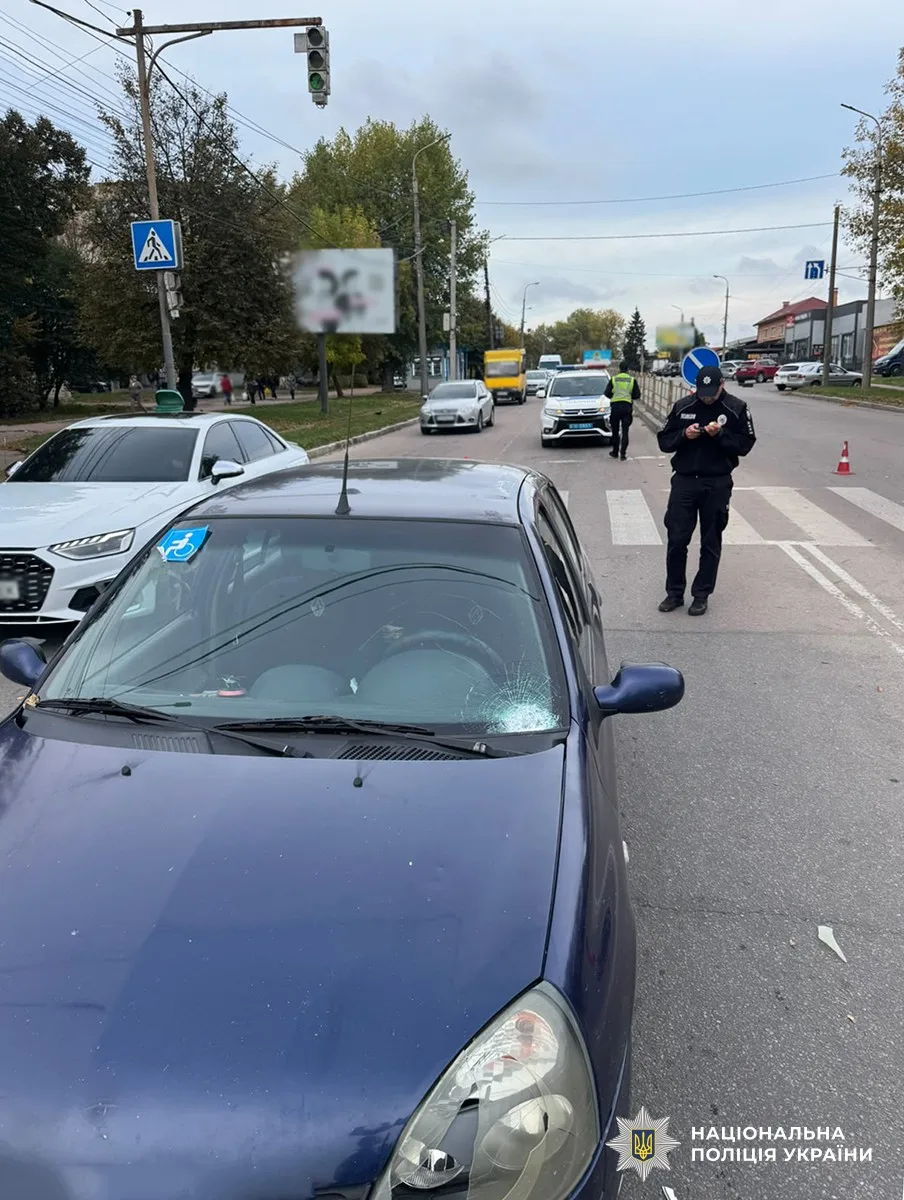 Робота слідчо-оперативної групи поліції на місці наїзду