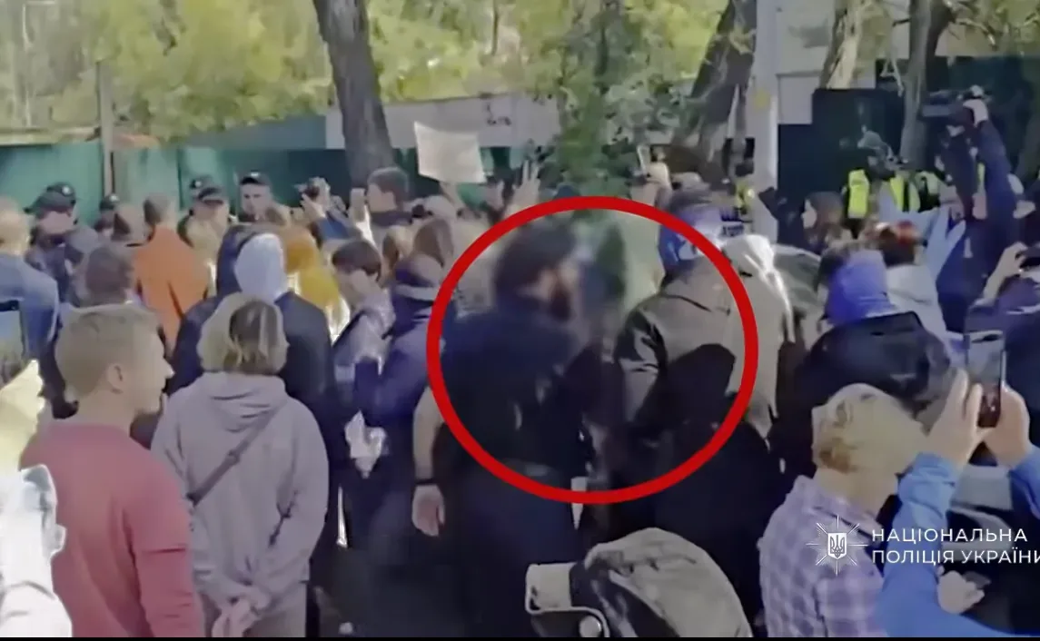 Поліція заявила про затримання учасника конфлікту на Теремках: адвокати говорять про порушення під час обшуку