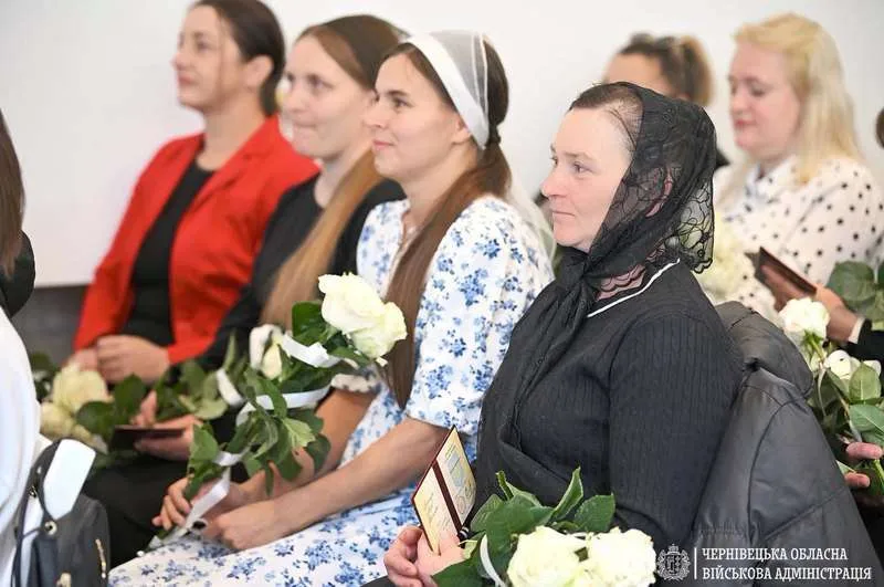 Сімдесят мам, сімдесят родин: хто на Буковині став «Матір'ю-героїнею» Сімдесят мам, сімдесят родин: хто на Буковині став «Матір'ю-героїнею»
