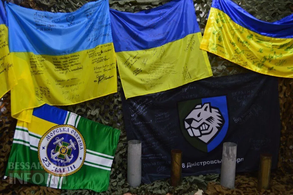 Від артефактів із фронту до концертної сцени: у Білгороді-Дністровському вшанували захисників та захисниць