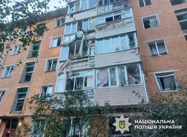 ⚡️У Прилуках рф ракетою вдарила по 5-поверховому житловому будинку