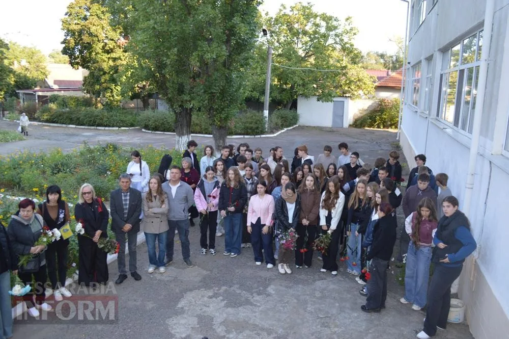 У Білгороді-Дністровському відкрили меморіальні дошки двом випускникам ліцею «Лідер», які служили в «Азові»
