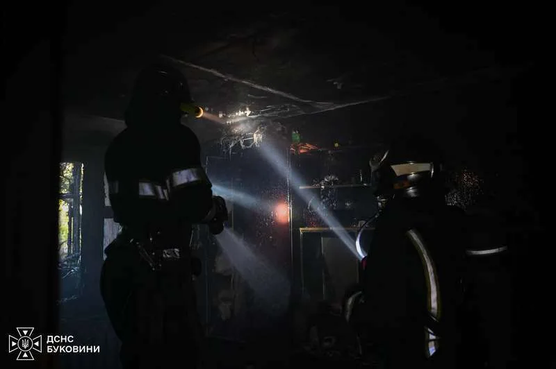 У Чернівцях виникла пожежа у квартирі багатоповерхівки