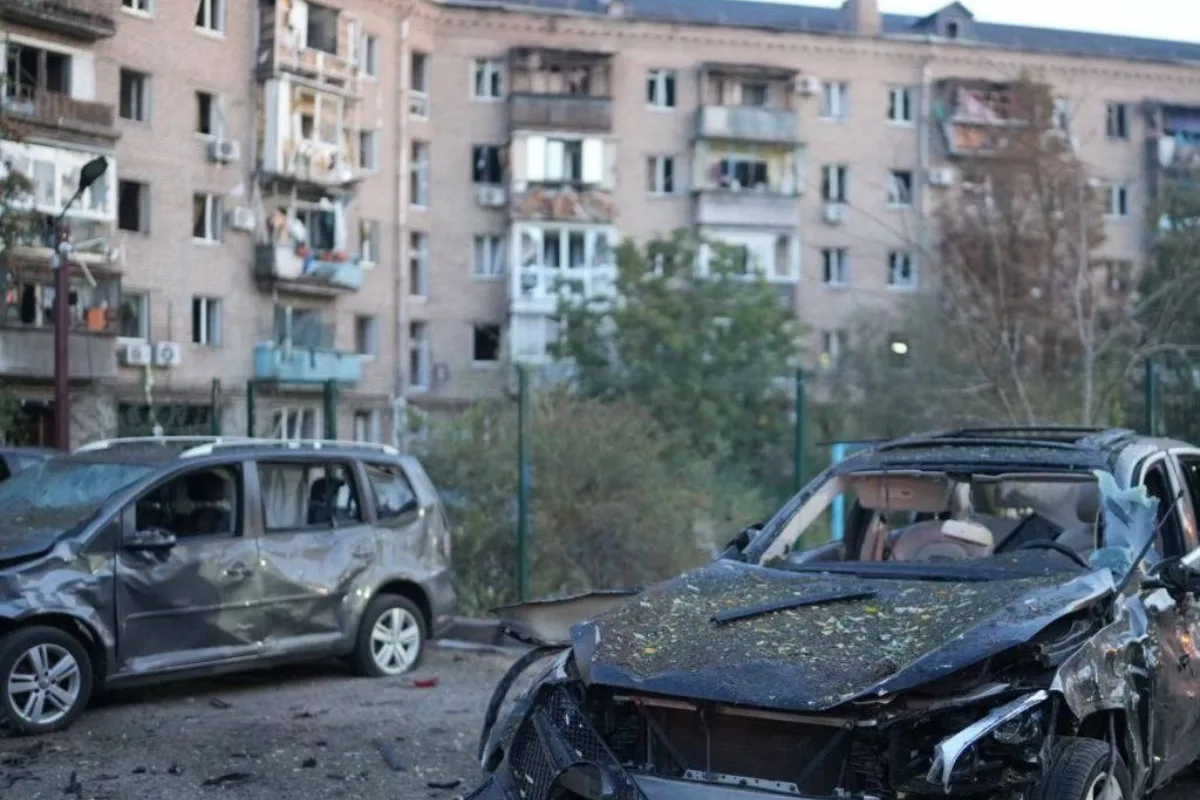 В Запорожье в результате утреннего удара РФ погиб человек, есть раненые (фото, видео)