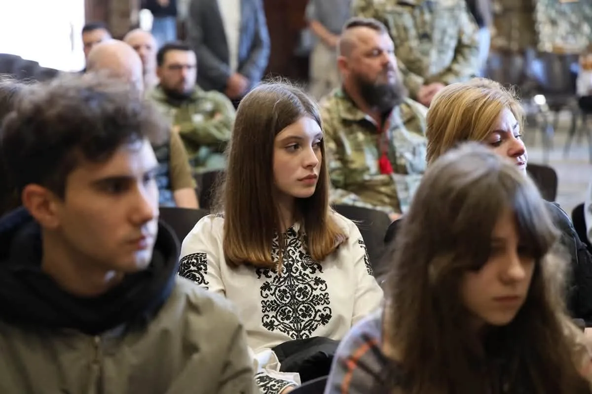 Родинам 12 полеглих розвідників вручили «Хрести Героя» - 9