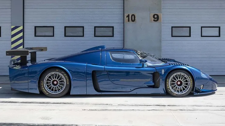 Автомобиль GT2 Stradale Fuoriserie