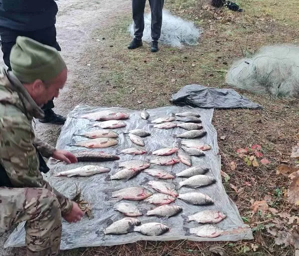 На Тернопільщині чоловік наловив риби на 75 тисяч гривень забороненими сітками (Фото)