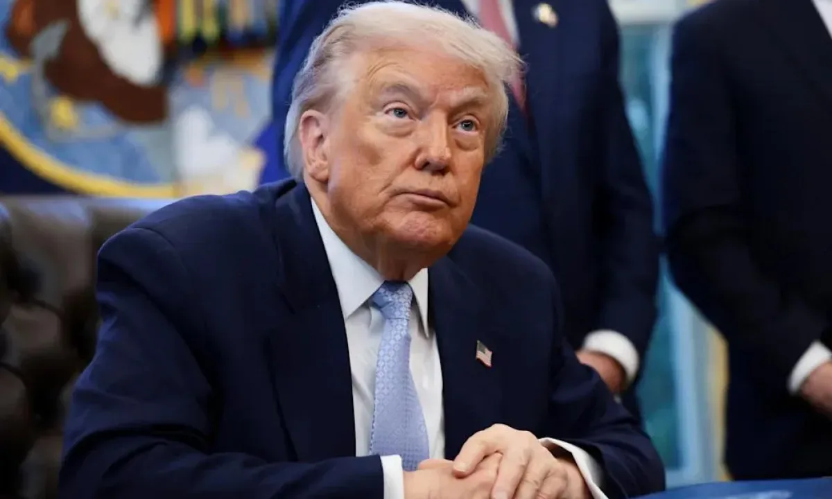 Трамп готовит новый удар: Пентагон представил президенту сценарии атак на Иран, военных тихо выводят из региона