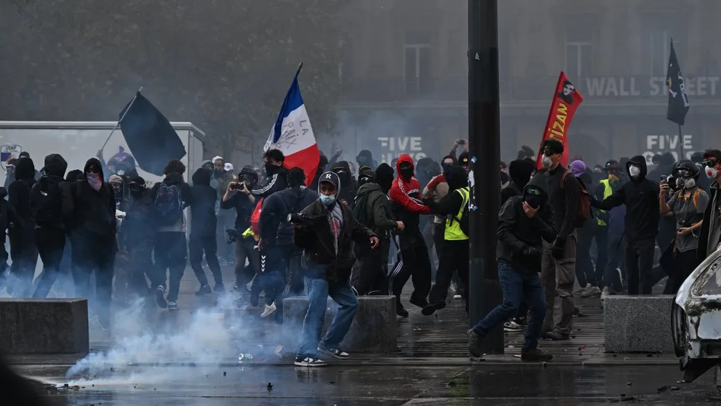 Від шкільних протестів до погромів: що відбувається у Франції напередодні виборів