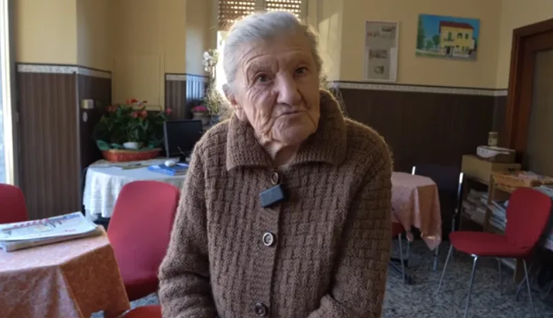 102-летняя бариста до сих пор каждое утро ходит на работу: женщина раскрыла свой секрет долголетия