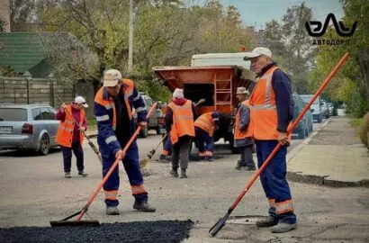 Ремонт дорожнього покриття та заміна решіток дощоприймачів у Миколаєві