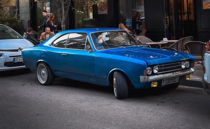 Рідкісний Opel Rekord C Coupe у відмінному стані помічено на вулицях Києва