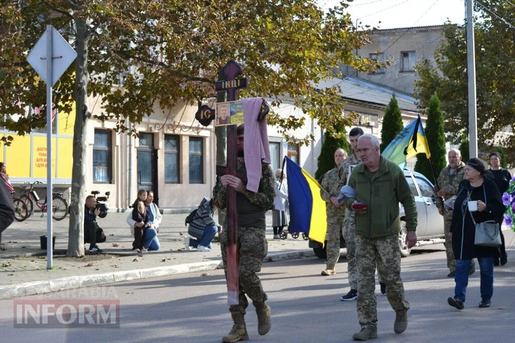 Кілія схилила коліно перед загиблим на Миколаївщині командиром безпілотних авіакомплексів Павлом Каранягою