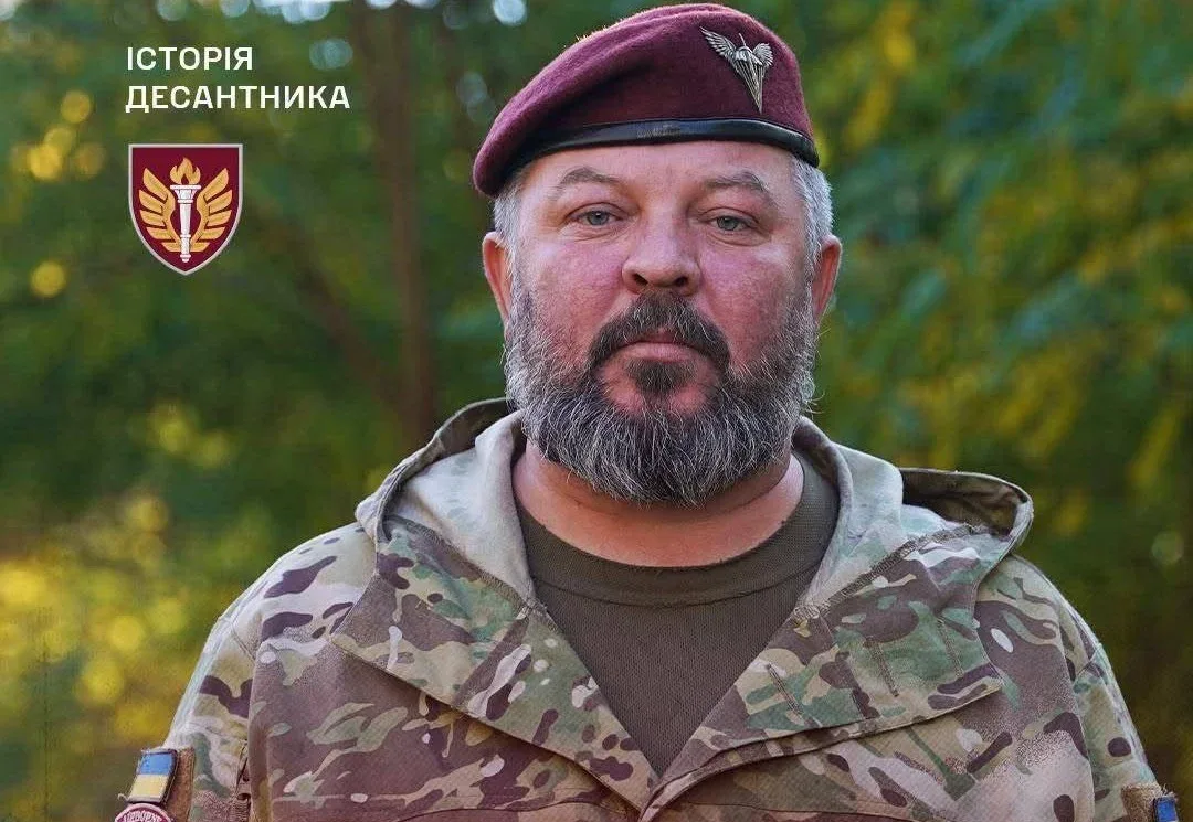 Десантник в маруновому береті