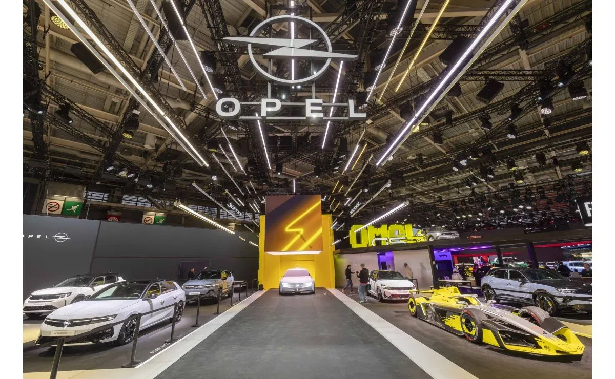 Opel у Парижі 2026: дебют концепту STX та електричної лінійки GSE