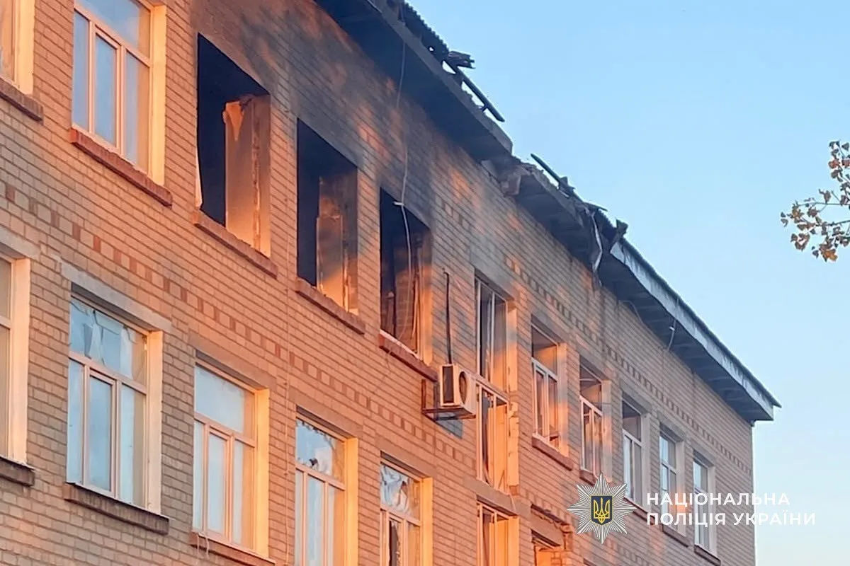 На Дніпропетровщині ворог атакував інфраструктуру та приватні будинки: поліція документує наслідки обстрілів - 22.10.2026