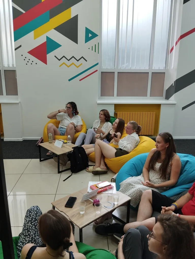 У молодіжному центрі «Піпл.юа» в Запоріжжі проводять навчальні, творчі та розважальні заходи.