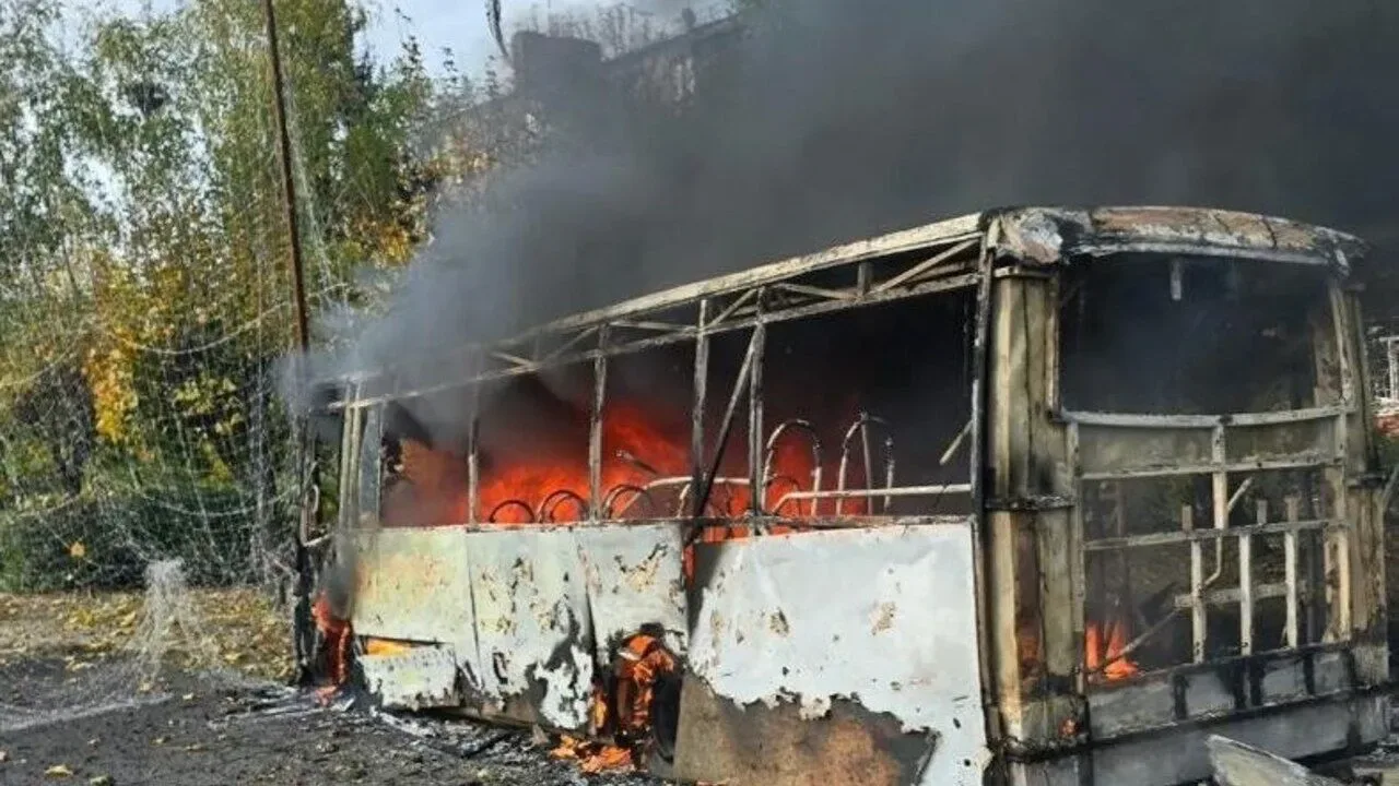 РФ вдарила із РСЗВ по рейсовому автобусу в Краматорську: щонайменше 12 загиблих Атака на Краматорськ 8 жовтня 2026
