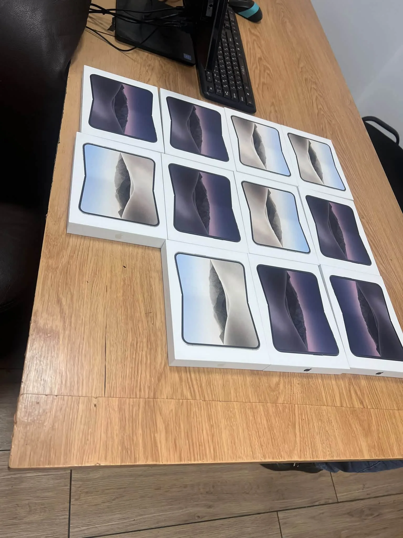 На Львівщині митники виявили 11 незадекларованих iPhone на 1,4 млн грн - 2
