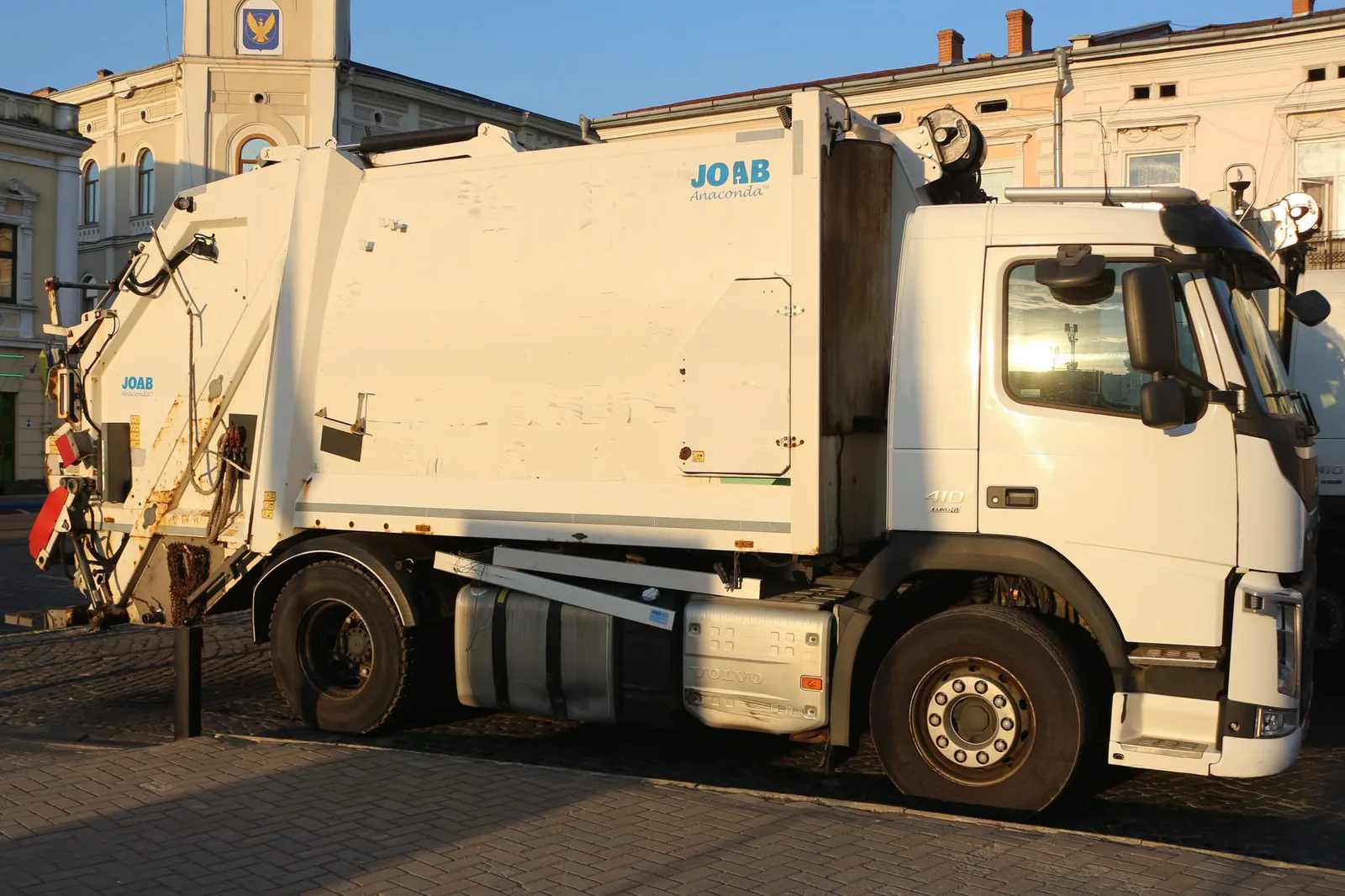 Коломия отримала два сміттєвози від Норвегії