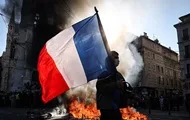 Погромы во Франции: Макрон оставил министра внутренних дел на посту