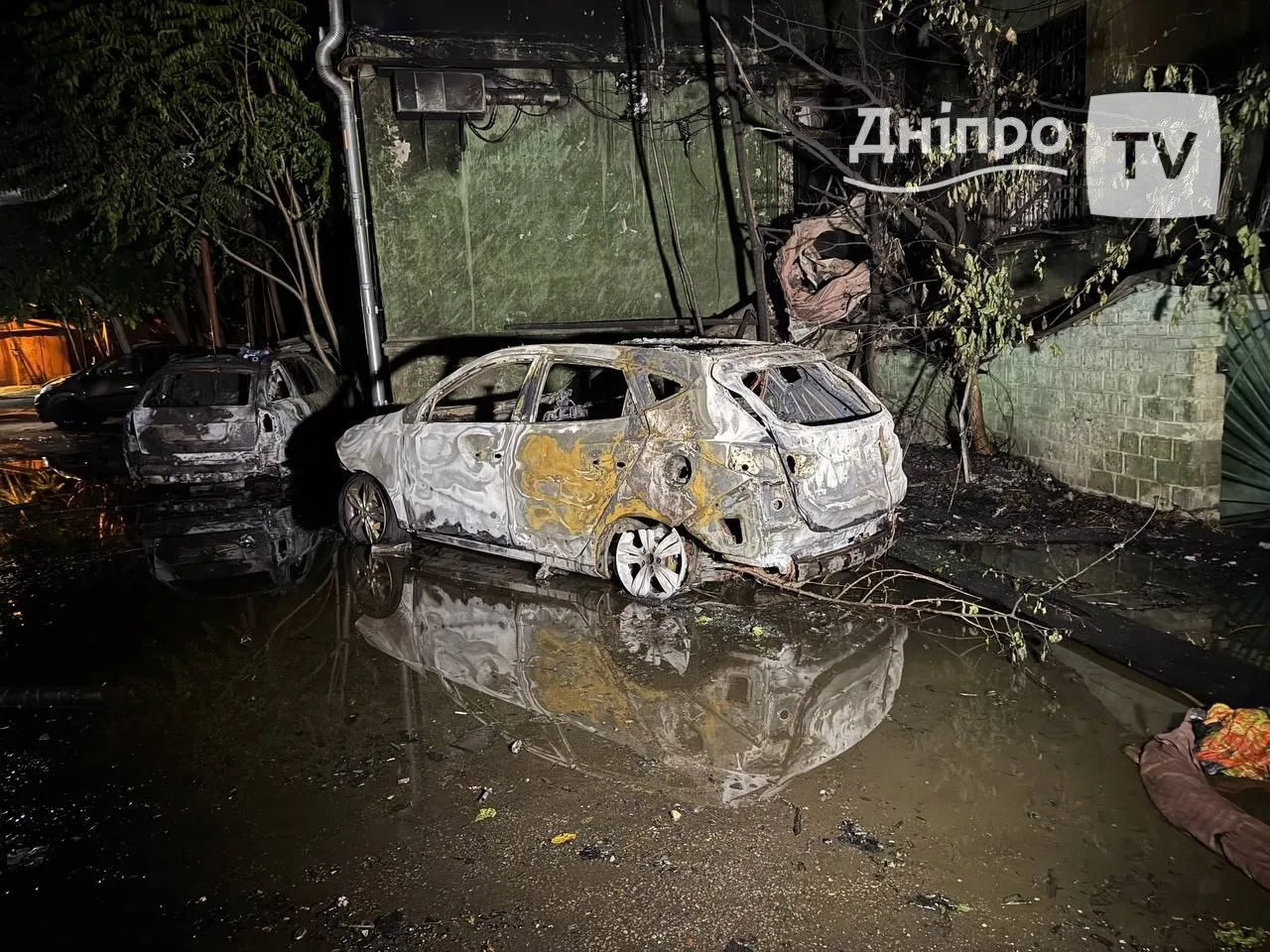 Дніпро оговтується після вечірнього удару: як зараз виглядає місце атаки - 02.10.2026