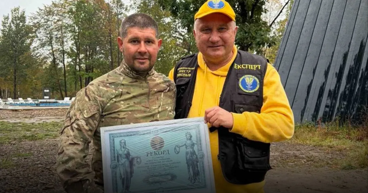 Ветеран із Прикарпаття створив найвищу в Україні дерев’яну гойдалку