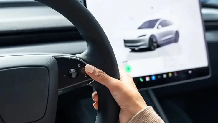 Автомобиль Tesla Model 3