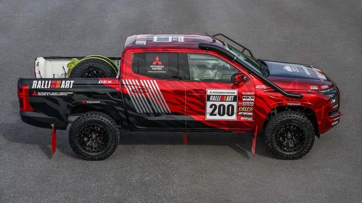 Автомобиль Mitsubishi Triton 2024 года