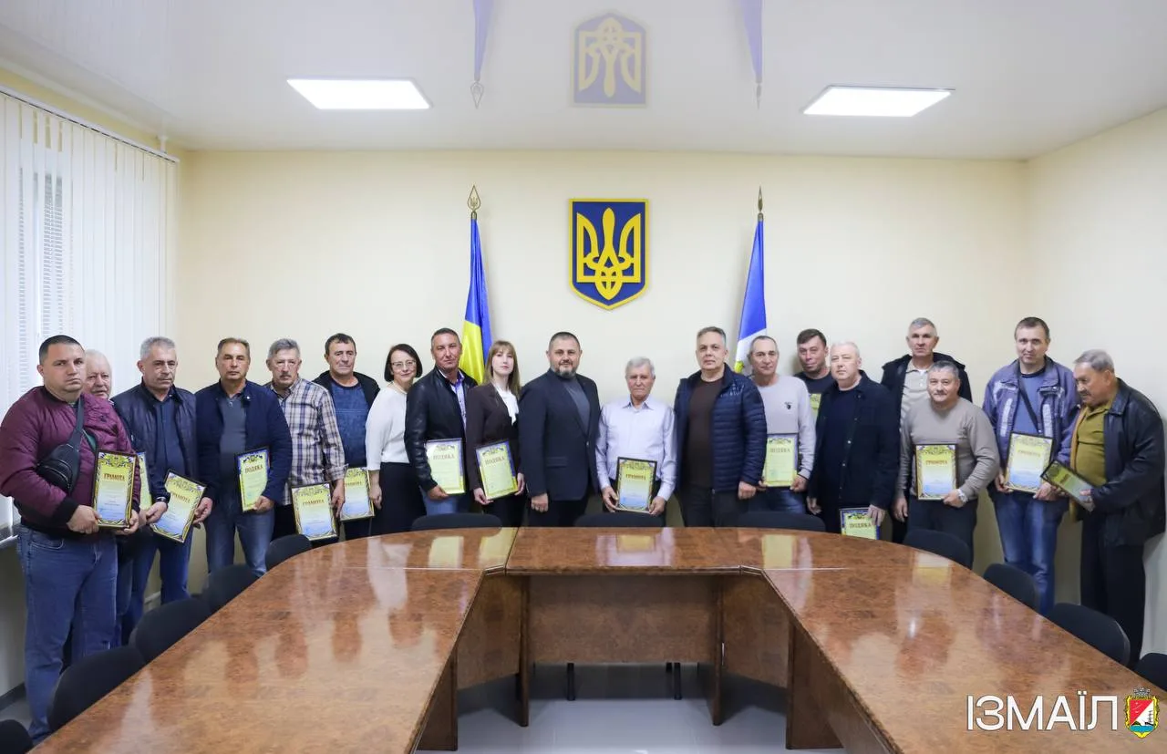 В Ізмаїлі привітали кращих водіїв та дорожників з професійним святом