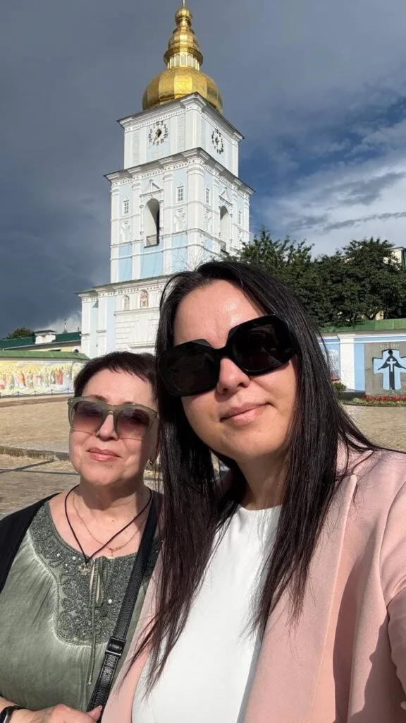 Аліна Дудка – запоріжанка, яка разом із мамою започаткувала сімейний бізнес із пошиття шоперів
