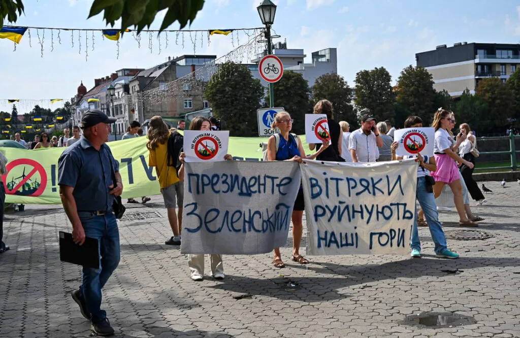 Акція протесту проти будівництва вітрових електростанцій в Карпатах